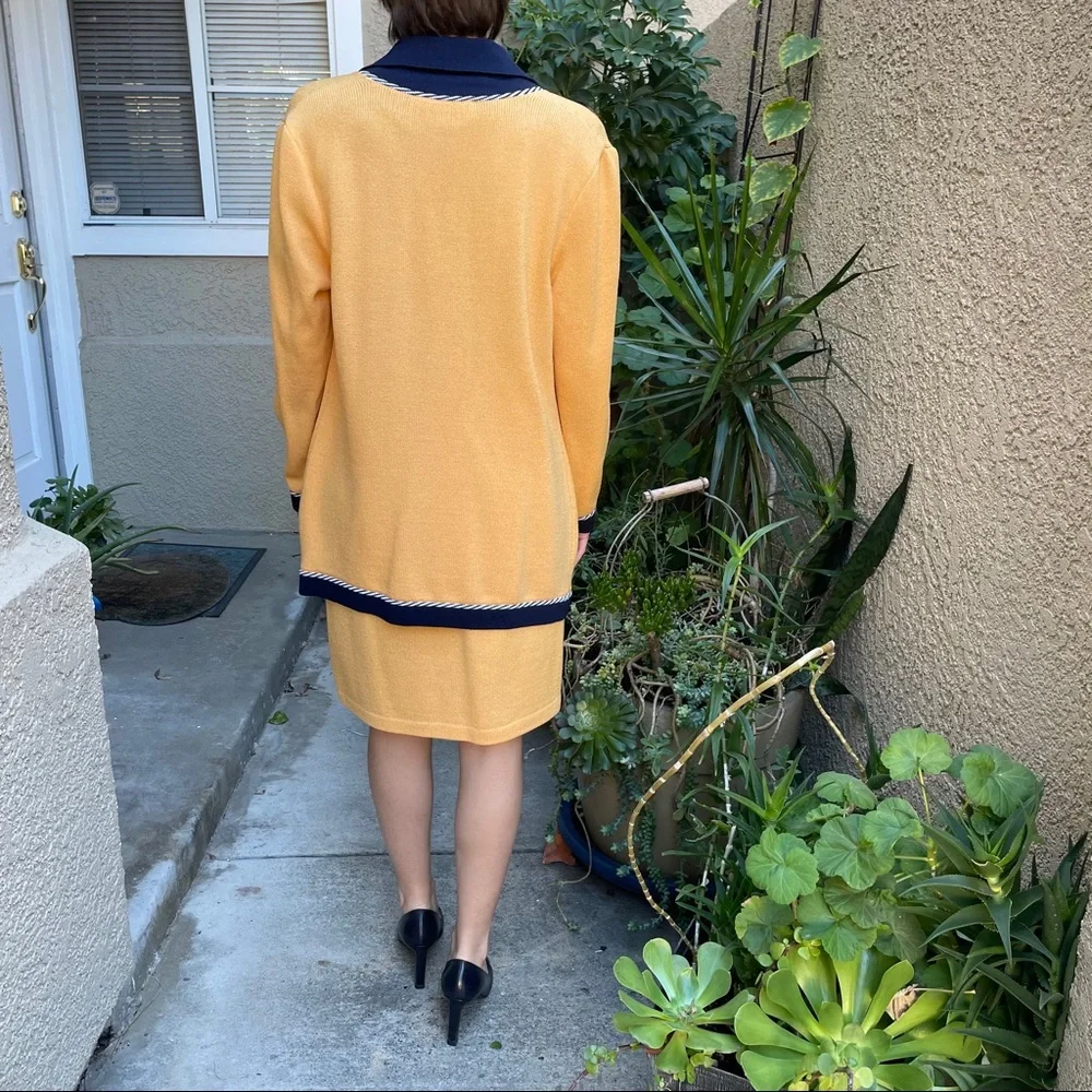 Vintage dark blue /gold St.John leather shoes